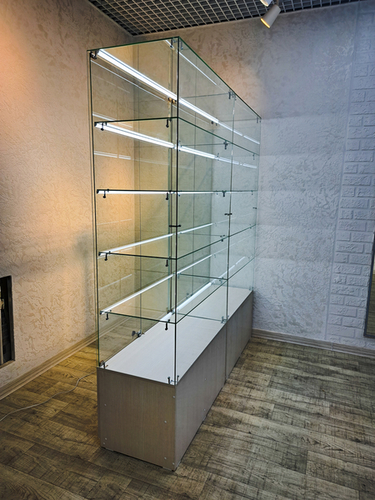 Высокие шкафы из стекла с LED подcветкой